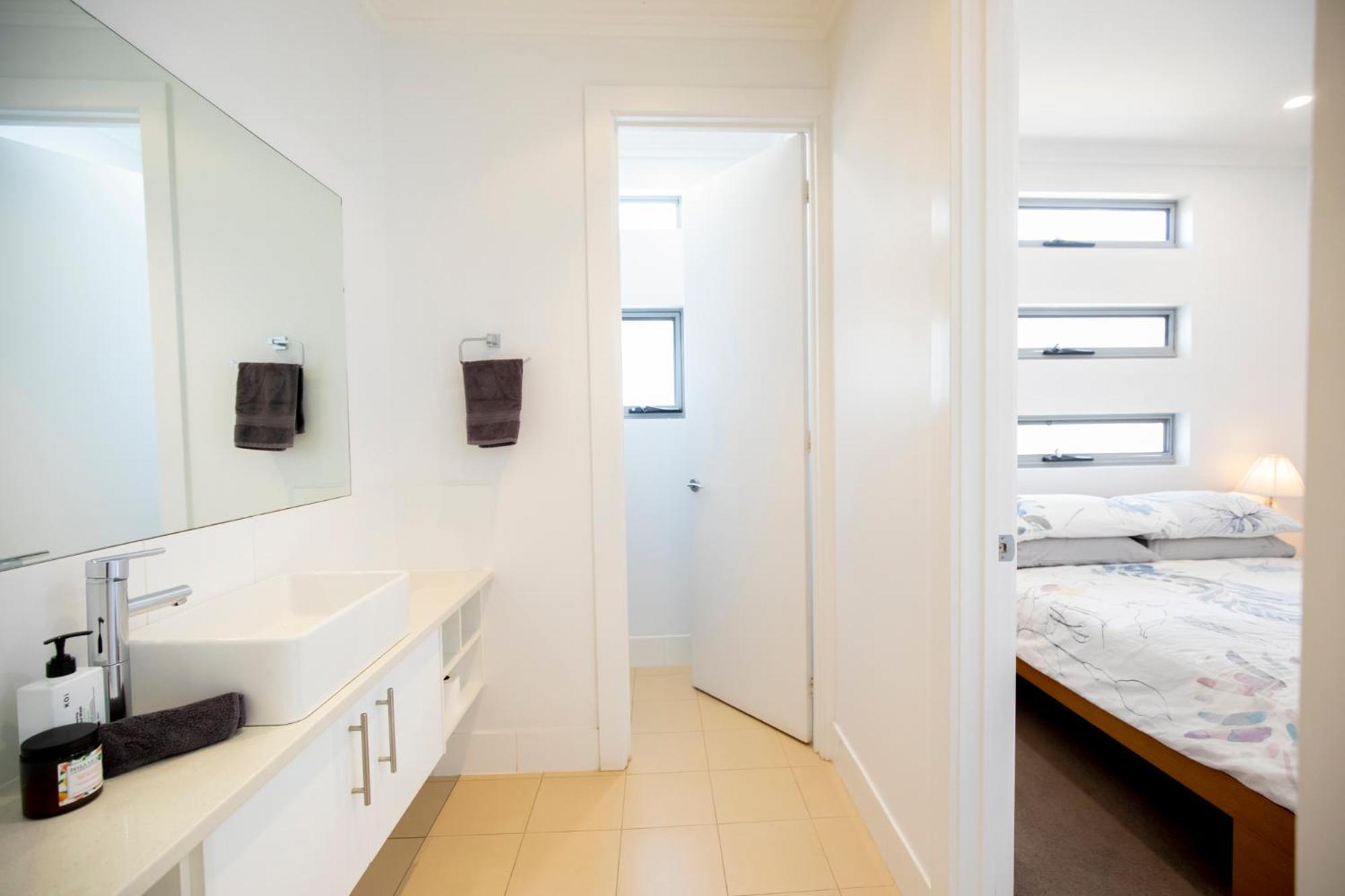 Shearwaters Apartment Waterfront Accomodation 펜네쇼우 외부 사진